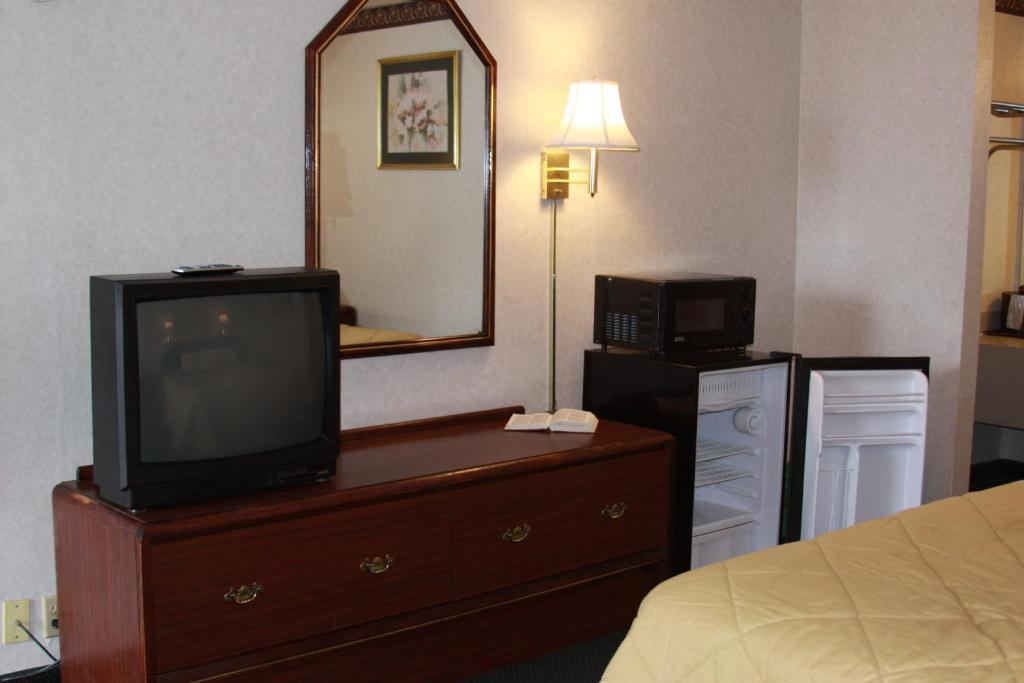Relax Inn And Suites Hope Room photo